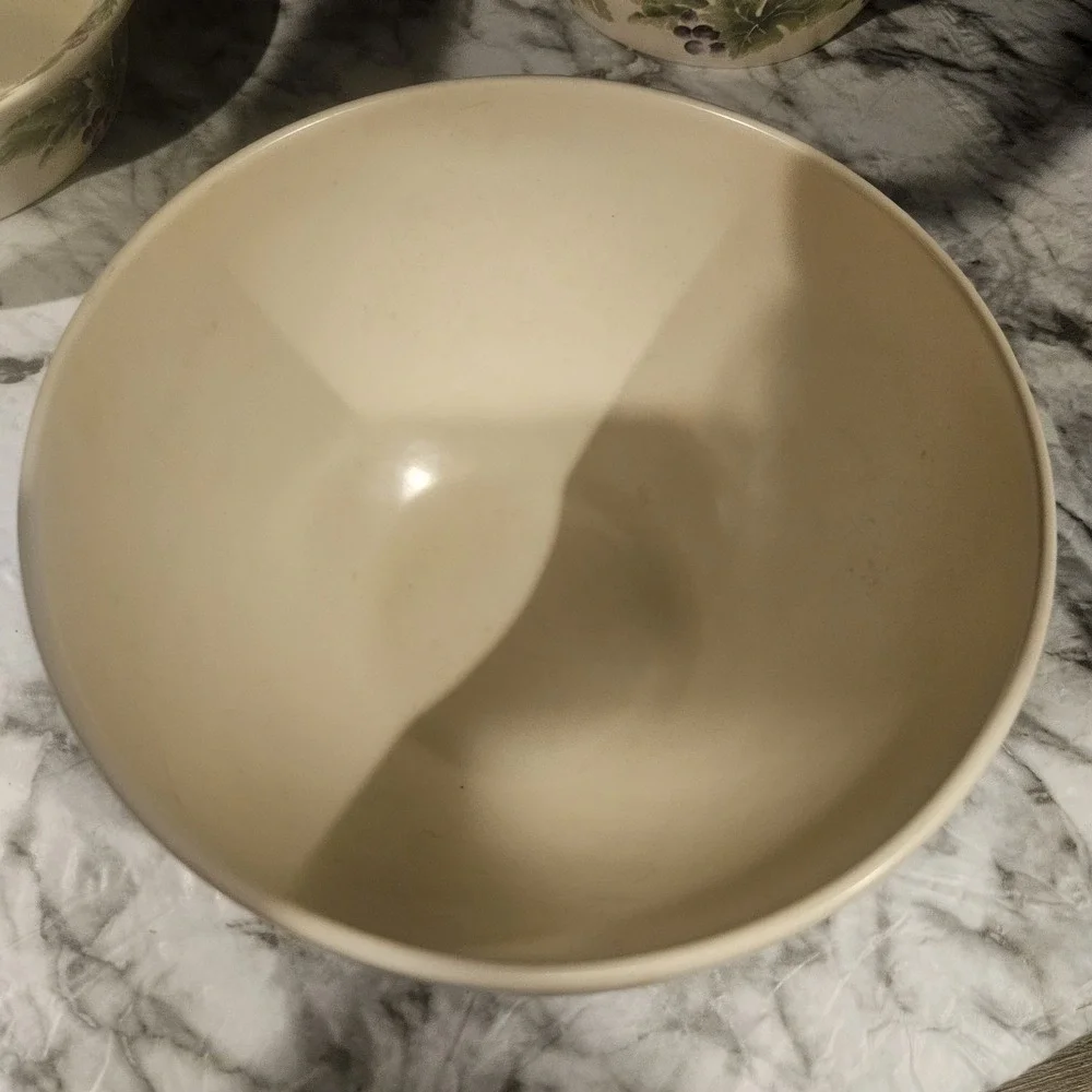 Pfaltzgraff Grapevine Stoneware Mixing Bowl‎ – Large, Basketweave Exterior